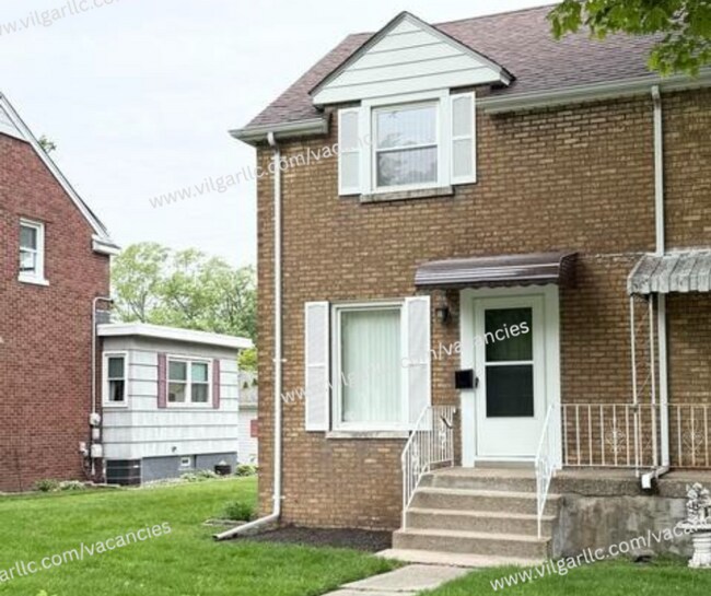 Foto del edificio - COMING SOON!! July 12, 2026 - Spacious 2 Bedroom • 1 Bathroom Duplex Home
