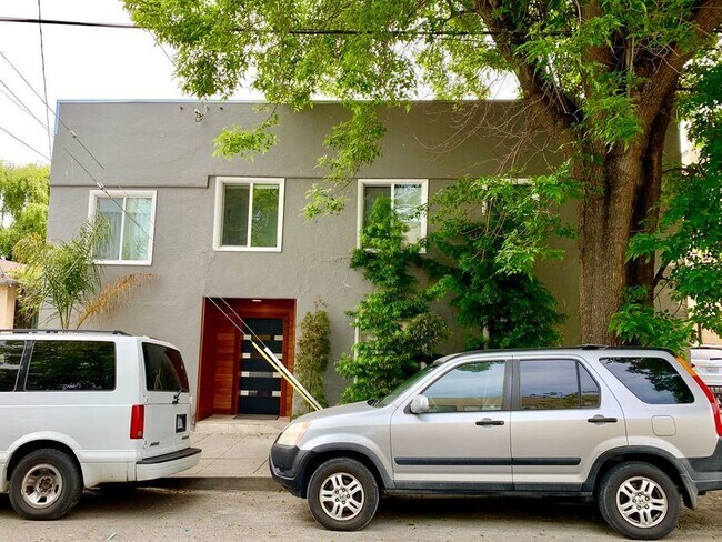 Foto del edificio - 1 Month Free! Remodeled & Sunny Studio wit...
