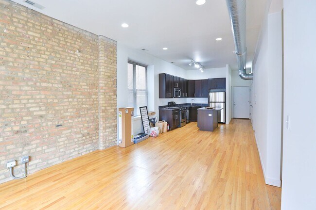 Foto del edificio - Amazing Noble Square Large (1600 s.f.) 3 Bedroom 2 Bath Duplex