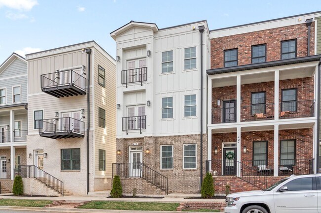 Building Photo - Gorgeous 3 Story 4 Bedroom Pet Friendly Home For Rent!