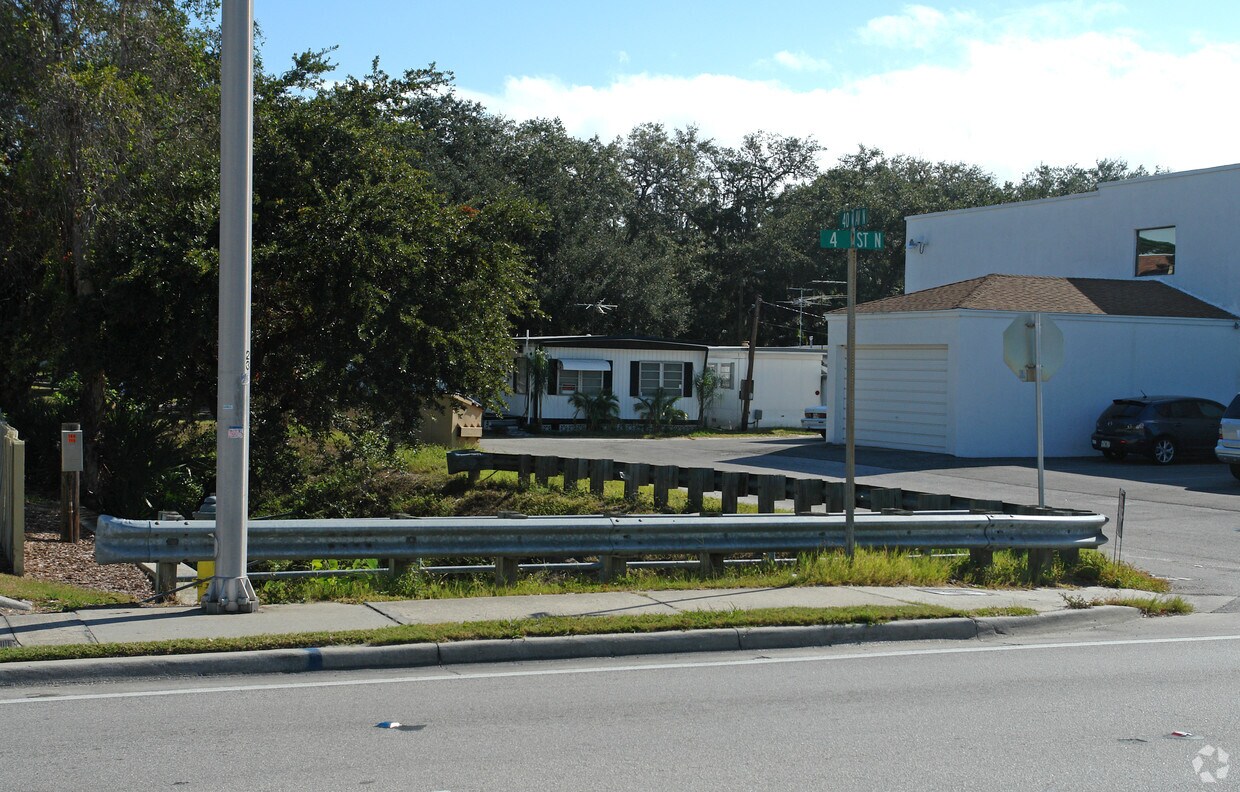 Foto del edificio - Pine Oak Trailer Court