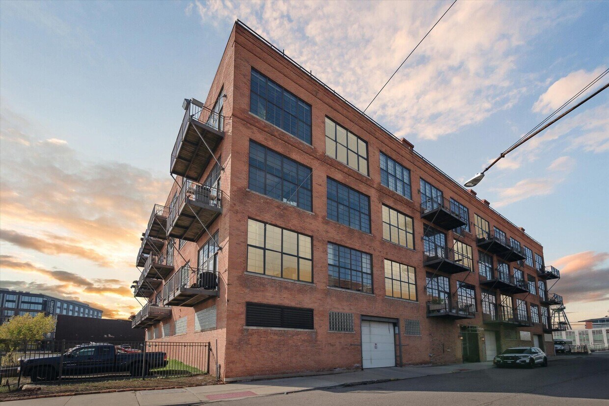 Foto principal - 2003 Brooklyn St