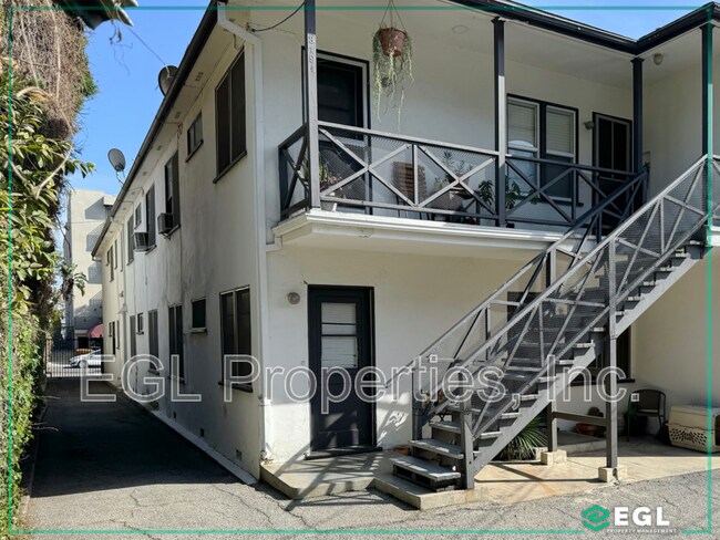 Building Photo - 1321 1/2 Orange Drive