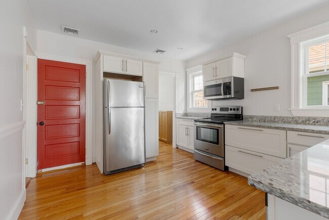 Building Photo - 12 Rindgefield St
