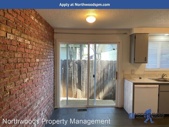 Building Photo - 2 br, 1 bath House - 823 Oak St