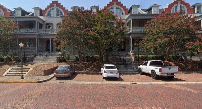 Building Photo - 551 Orange St