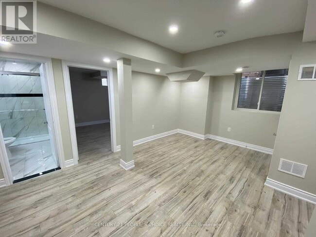 Building Photo - 38 Yardley Cres