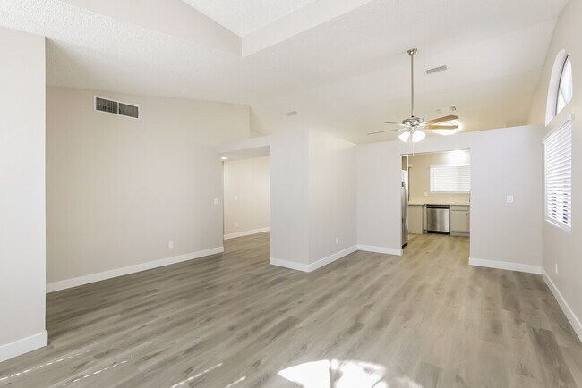 Foto del edificio - 1330 White Dr