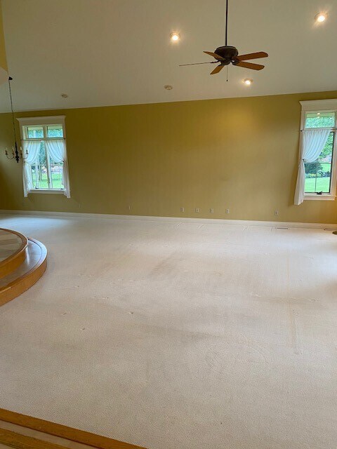 Large great room with dining room - 5400 N County Road 1000 E