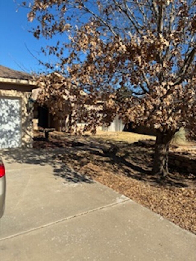 Building Photo - 3804 Ben Hogan Dr