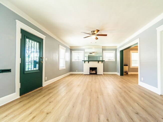 Building Photo - 223 S Reno St