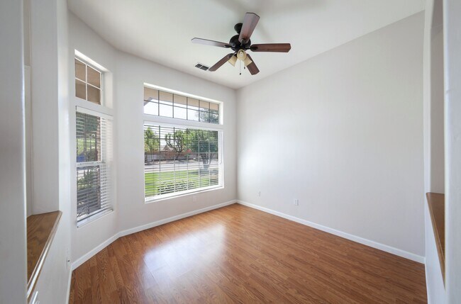 Foto del edificio - 4709 Laurel Springs Dr