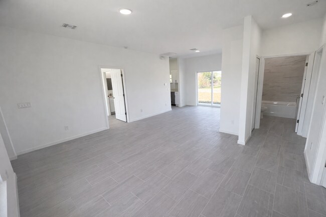 Foto del edificio - STUNNING NEW 3BR/2BA HOME WITH GARAGE -IN PRIME SW LEHIGH ACRES LOCATION