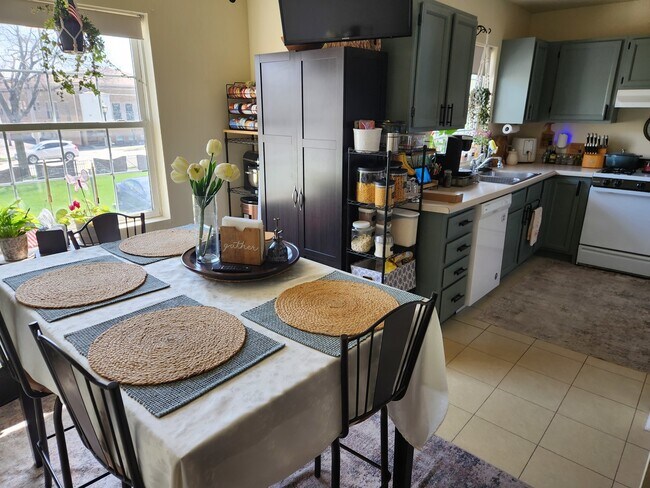 Foto del edificio - 100 Lesley Ln