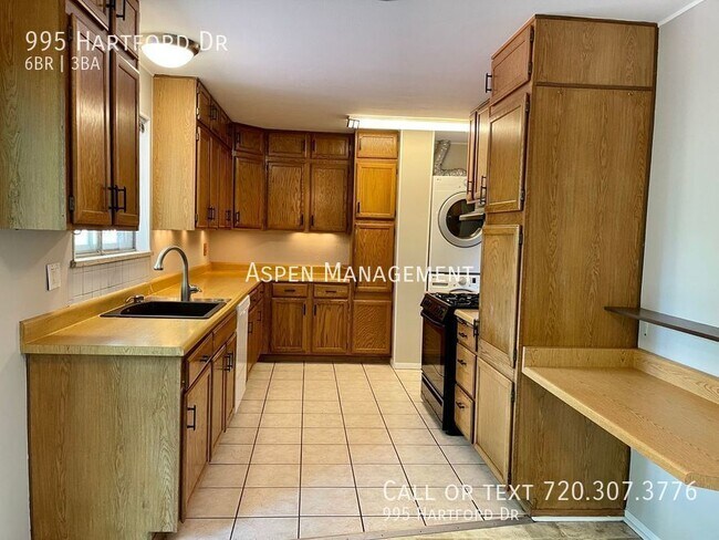 Building Photo - 995 Hartford Dr