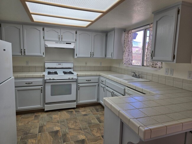 Building Photo - Coming Soon!! Wonderful neighborhood close...