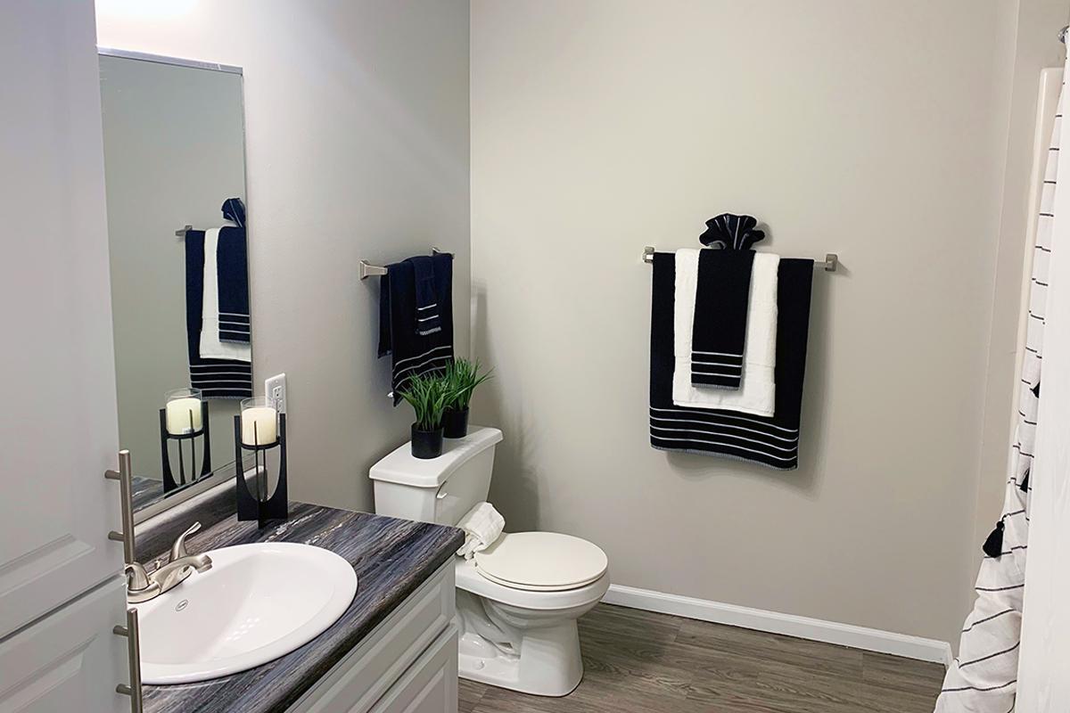 Emory Lakes Luxury Apartments Apartments in Topeka, KS