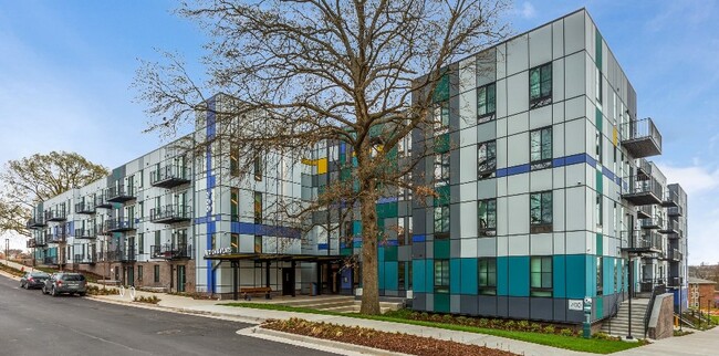 Building Photo - Red Oak Flats