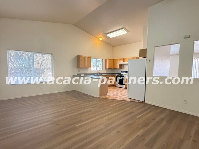 Building Photo - Four Bedroom in Rita Ranch