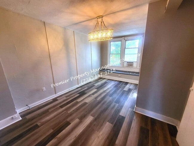 Building Photo - 345 Iroquois Pl