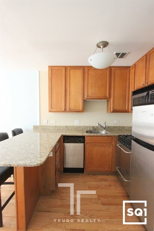 Kitchen - 639 W Wrightwood Ave