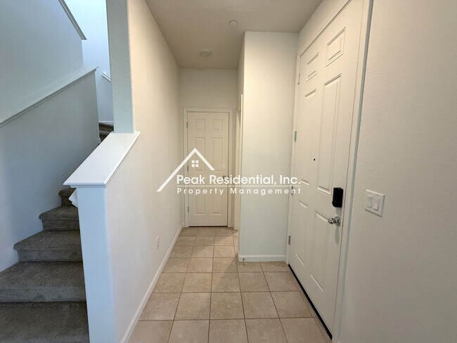 Foto del edificio - Still looks new in Natomas 3-bedroom