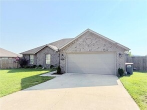 Building Photo - 1140 Willow Oak