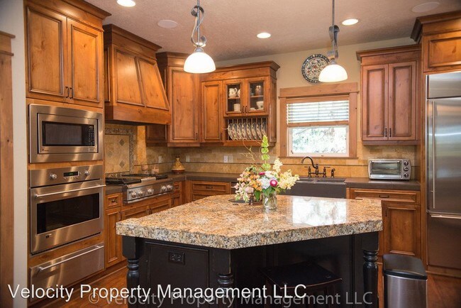 Building Photo - 1255 NW Constellation Dr