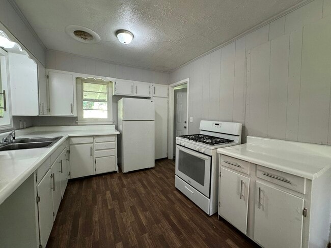 Building Photo - 2646 Revere St