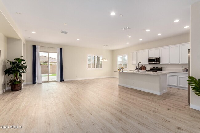 Foto del edificio - 18453 W Elwood St