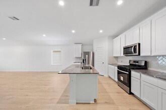 Building Photo - 8027 Veneto Grn Dr