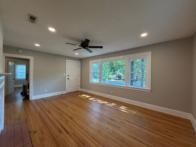 Foto del edificio - 720 Charlton St NW