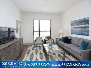 One-bedroom living room - 531 Grand