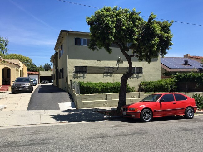Foto del edificio - 806 N Hobart Blvd