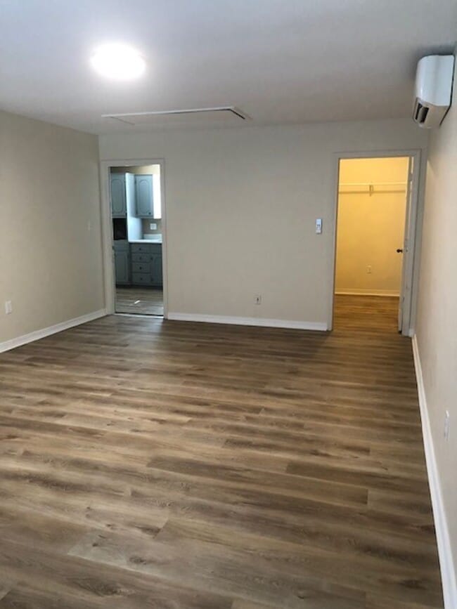 Building Photo - Beautiful Home on Autumn Cove close to Har...