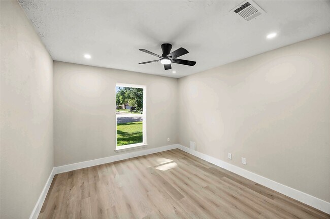 Foto del edificio - 10814 Village Trail Dr