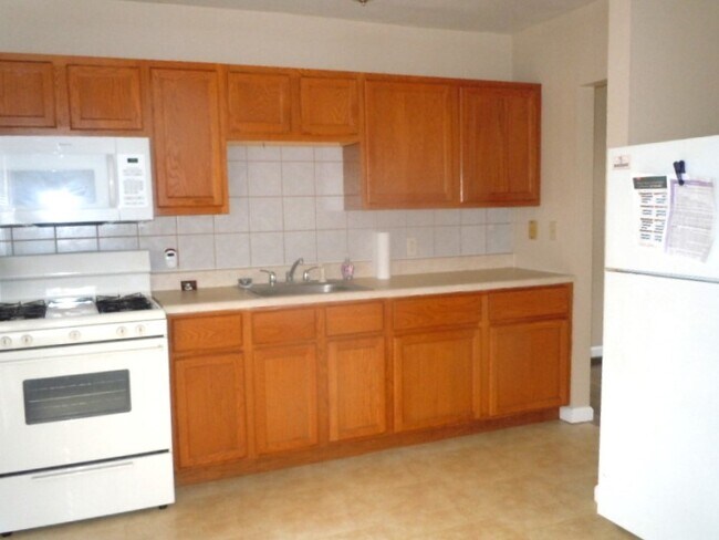 Building Photo - 121 Moonlight Dr