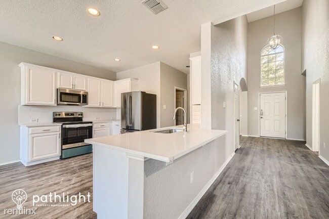 Building Photo - 4 br, 2.5 bath House - 5108 Breeze Hollow ...