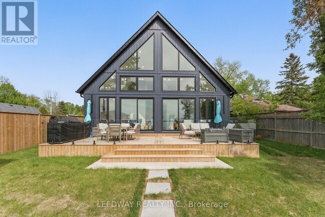 Photo du bâtiment - 24410B Thorah Park Blvd