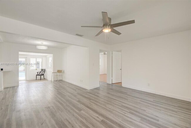 Foto del edificio - 638 SW 5th Ave