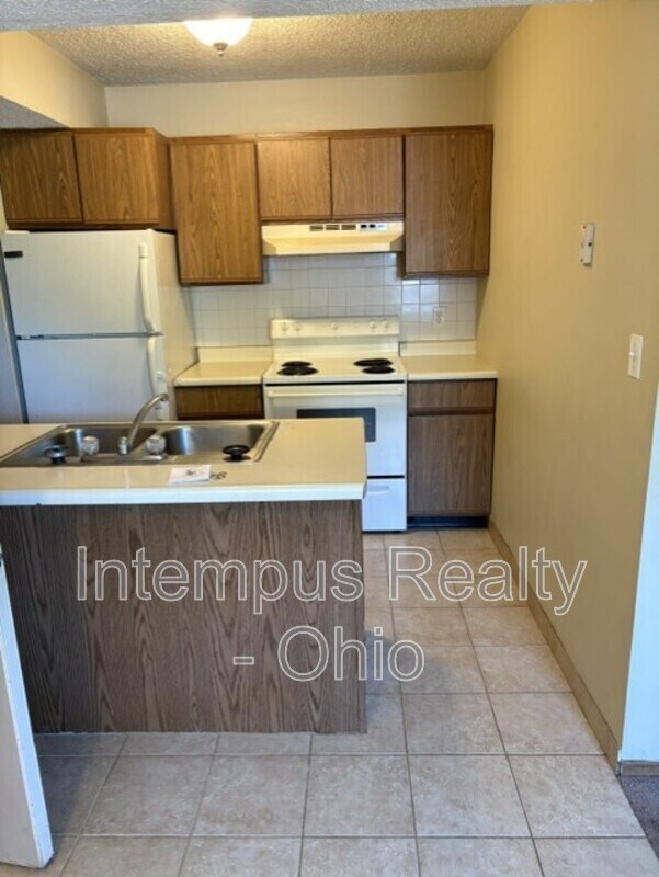 Foto del edificio - 7468 Huntington Dr