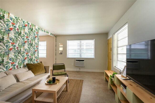 Building Photo - 320 NE 55th Terrace