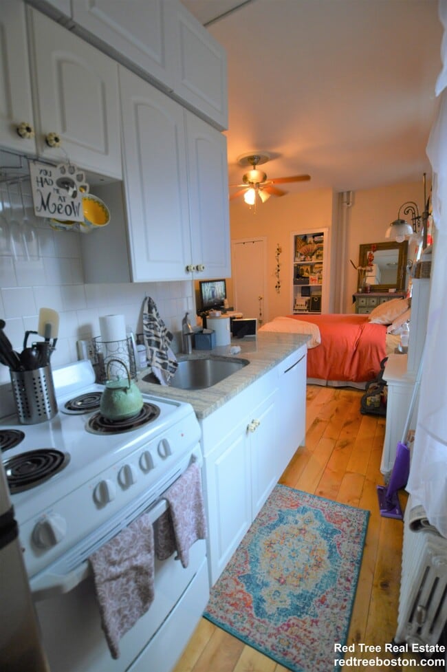 Building Photo - 108 Myrtle St