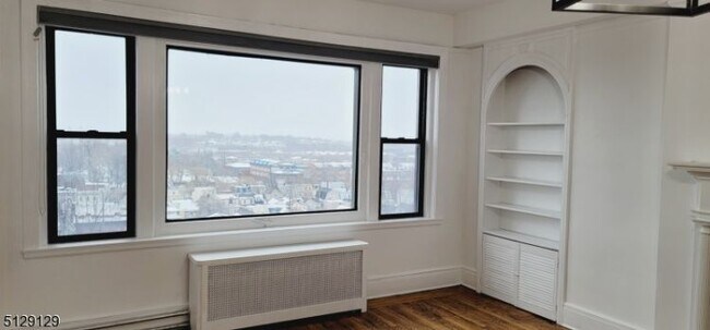 Foto del edificio - 375 Mt Prospect Ave