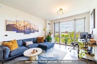 Building Photo - 75 Park Ln S