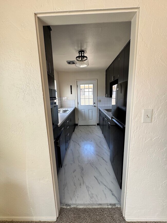 Foto del edificio - 2215-2215 NE 81st Ave