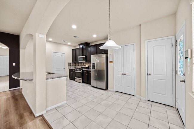 Foto del edificio - 7223 Pavilion Dr