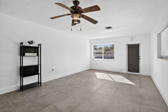 Foto del edificio - 642 SW 11th St