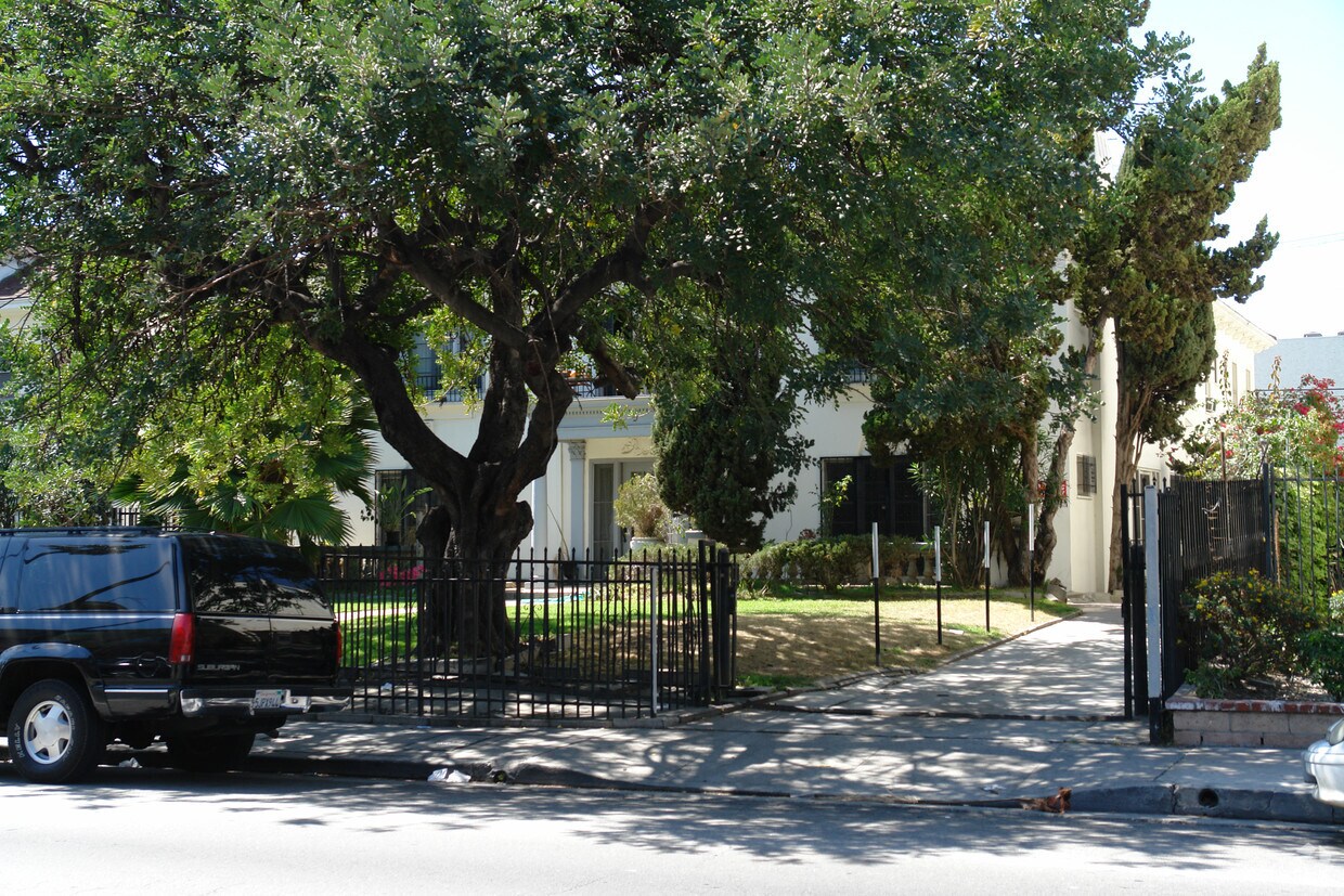 Foto del edificio - 341 S Normandie Ave