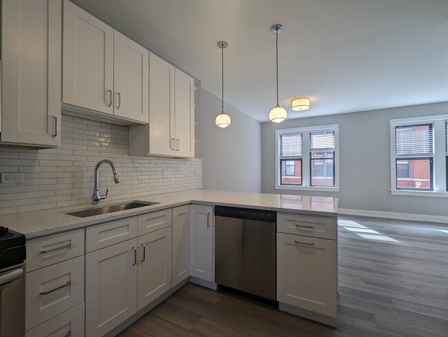 Building Photo - 3933 N Janssen Ave